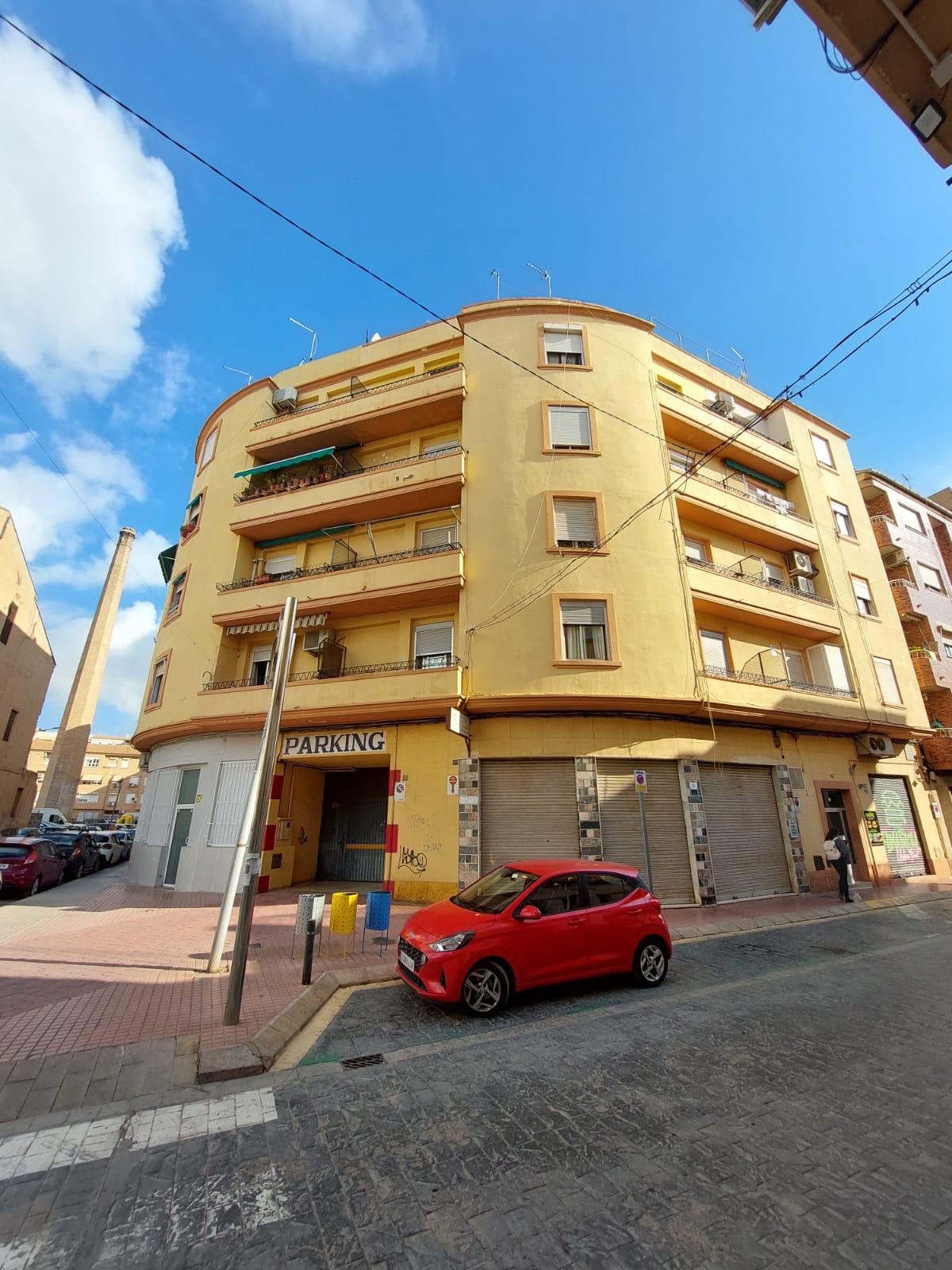 Venta de piso de 4 habitaciones en Benetusser