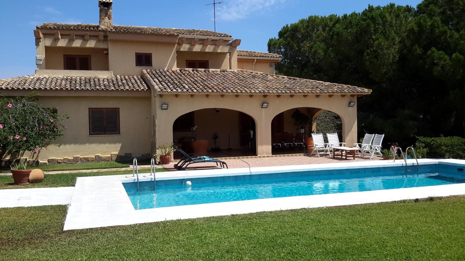 Venta de villa de 7 habitaciones con piscina en Picassent